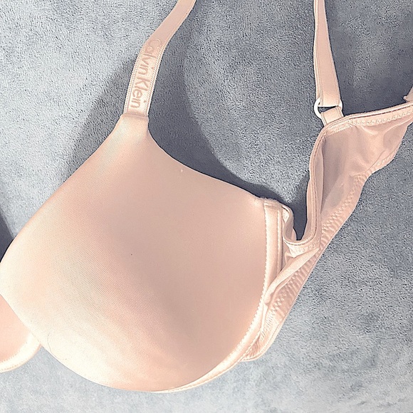 Everyday Calvin Klein T-Shirt bra. Wardrobe staple! - Picture 2 of 3